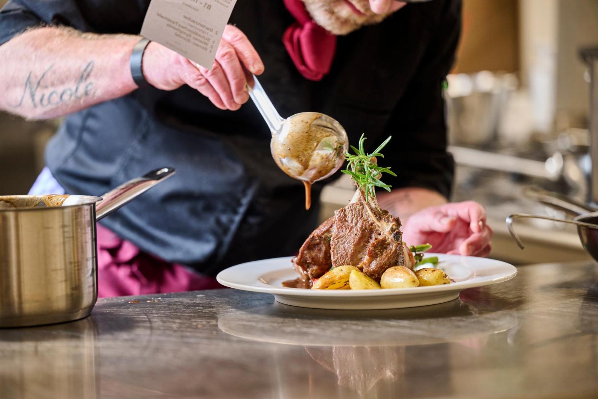 Schwarzes Kreuz Gasthaus Pension Teuschnitz ภายนอก รูปภาพ